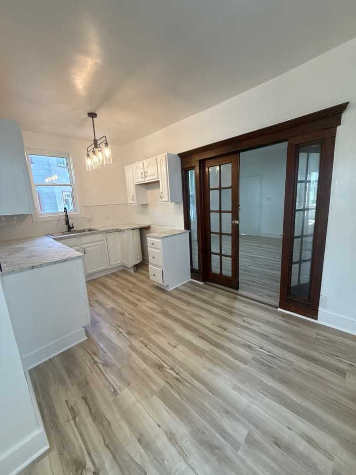 218 S B St #1 - Photo 5 of 10