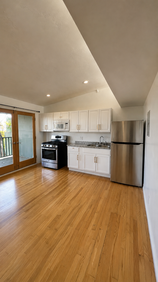 1404 San Remo Dr - Photo 3 of 9