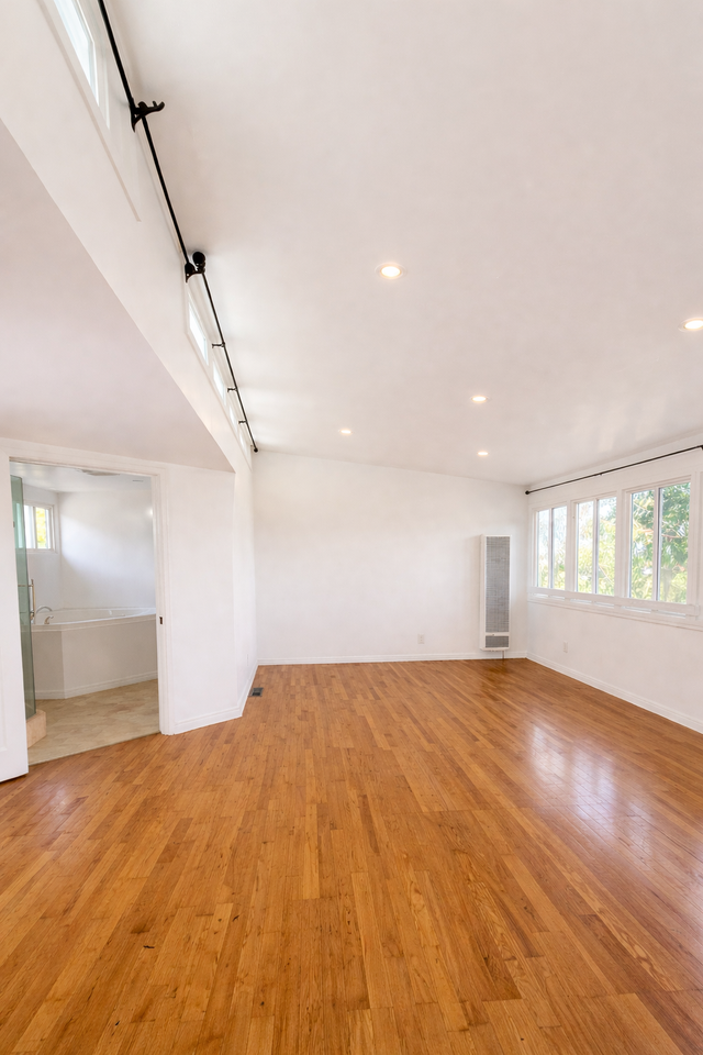 1404 San Remo Dr - Photo 5 of 9
