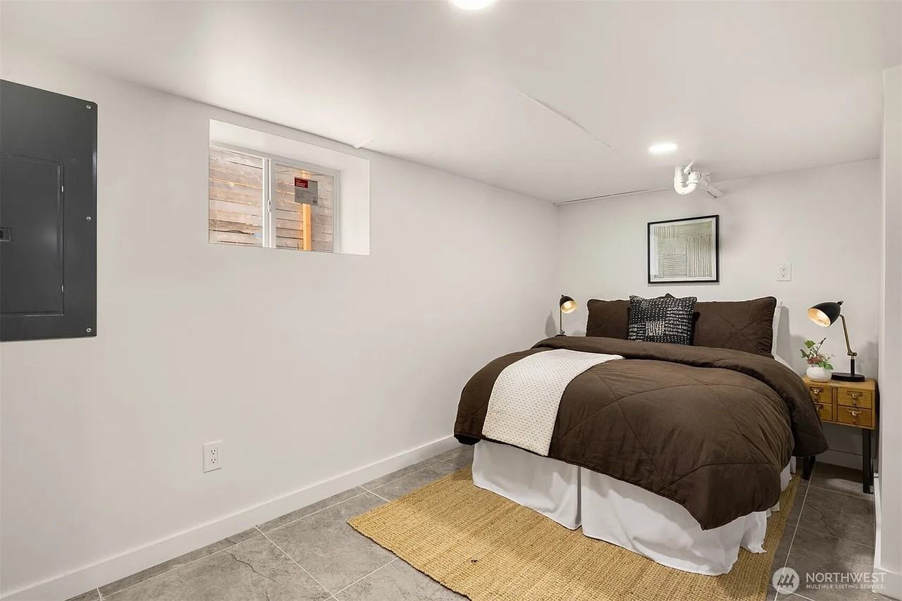935 N 92nd St - Photo 2 of 24