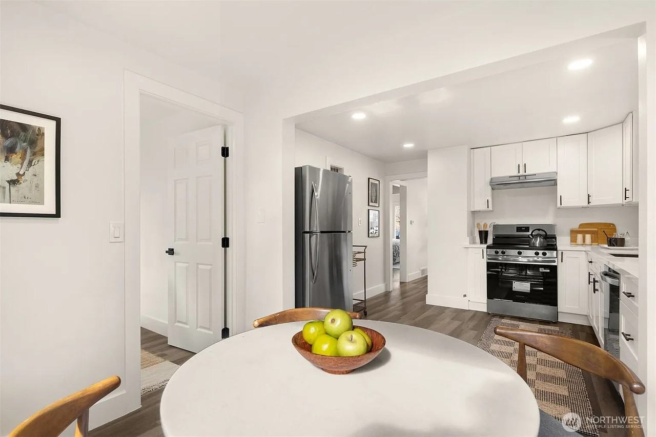 935 N 92nd St - Photo 4 of 24