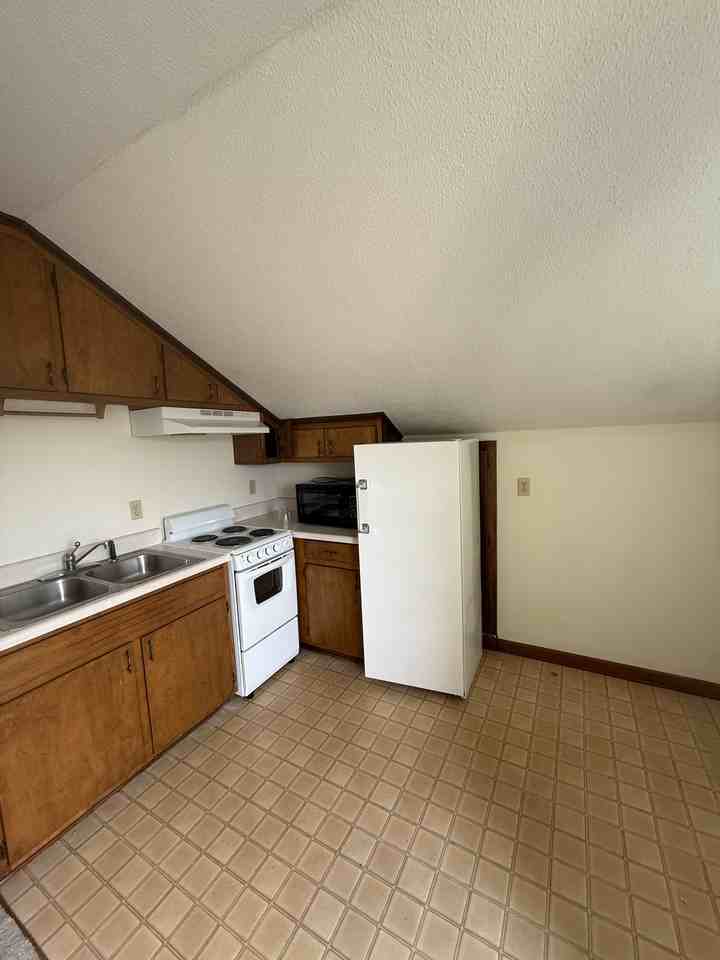 839B Sanford Rd - Photo 6 of 16