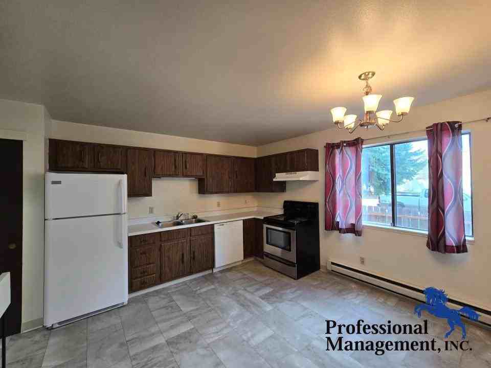 2214 Avenue C - Photo 3 of 9