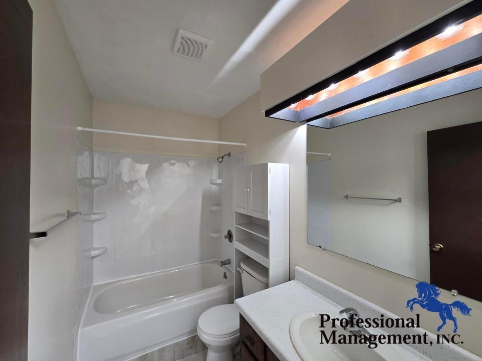 2214 Avenue C - Photo 4 of 9