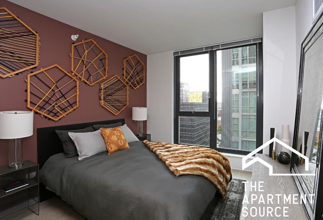 165 W Superior St - Photo 6 of 29