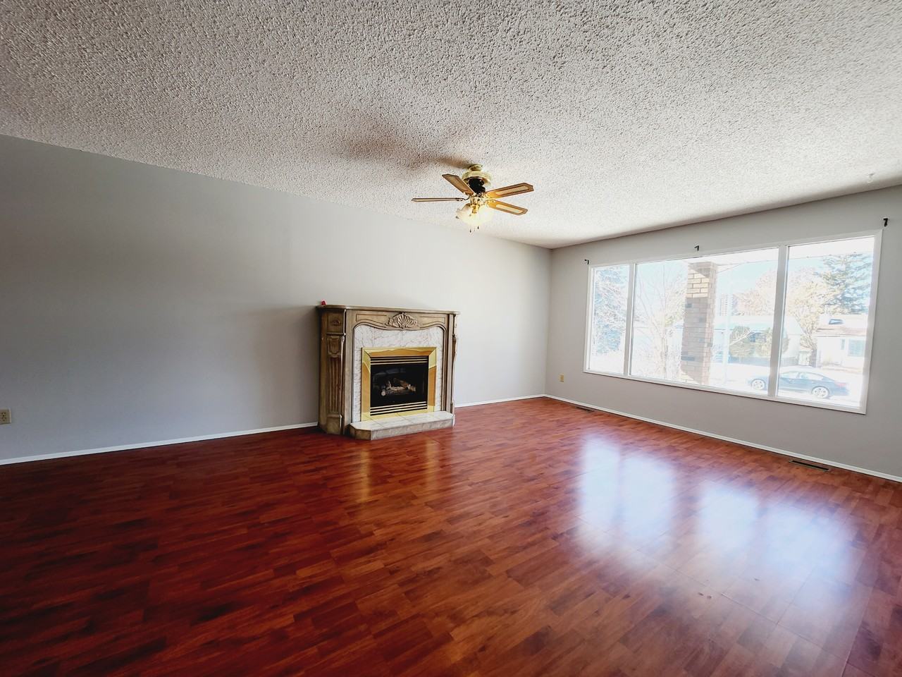 8725 151 Street NW - MAIN - Photo 4 of 15