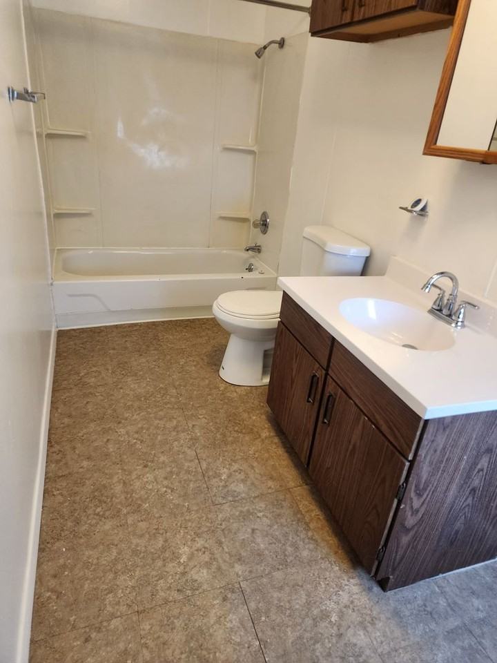 222 Adams Ave - Photo 5 of 14