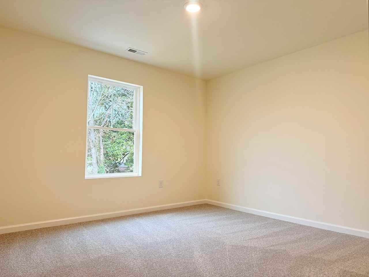 402 N Walnut St - Photo 5 of 10