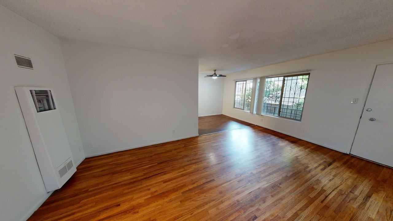 Amazing 2 bedroom & 1 bathroom unit - Photo 5 of 7