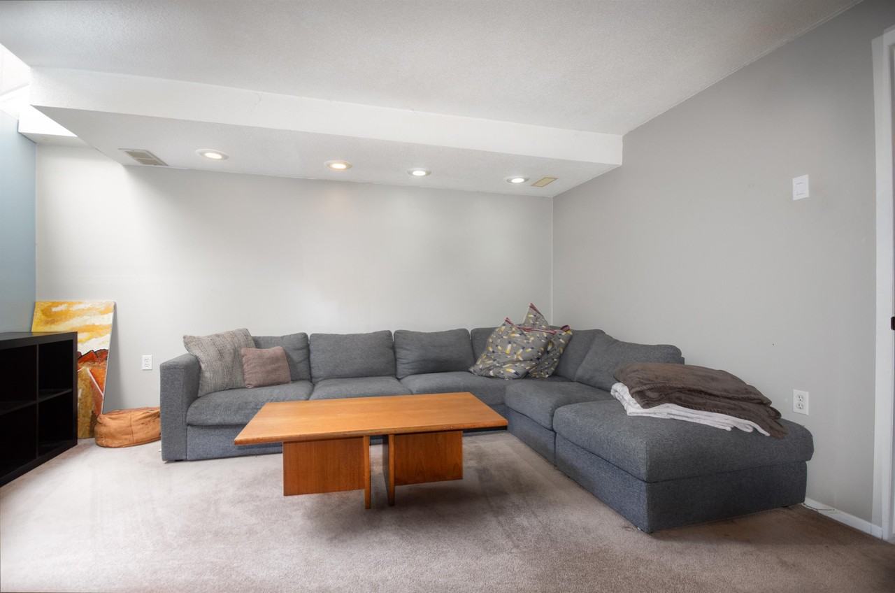 110 Walnut Crt #34 - Photo 4 of 25