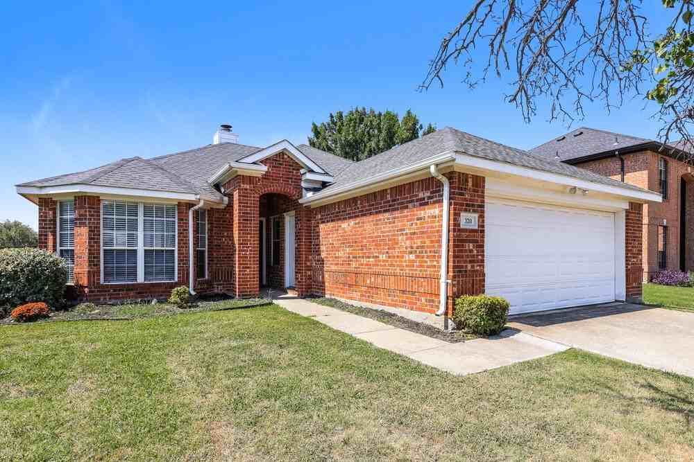 320 Foreston Dr - Photo 3 of 16