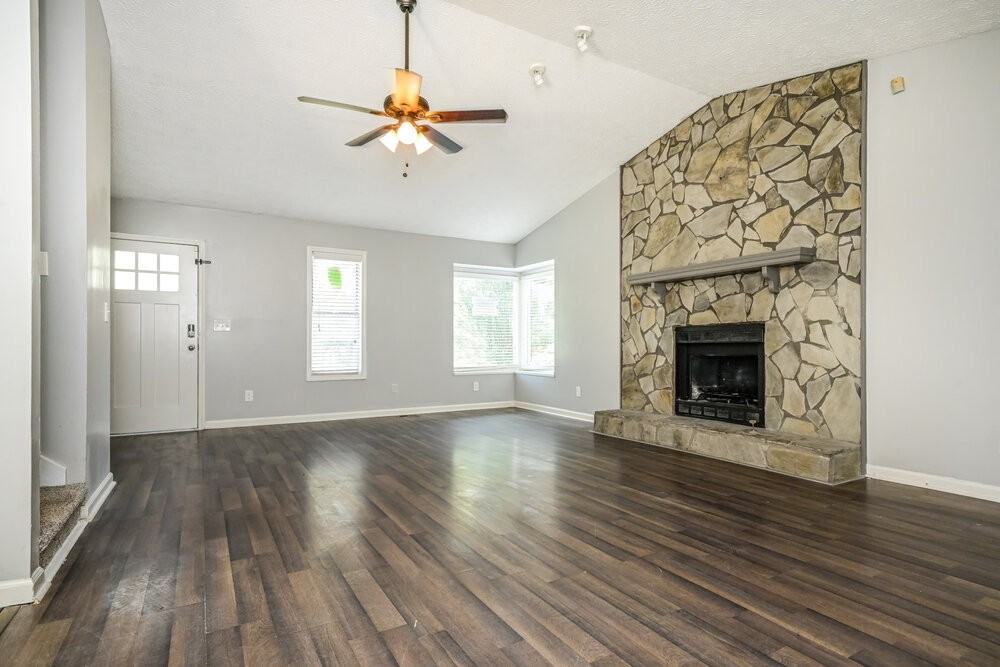 2093 Phillips Rd - Photo 4 of 17