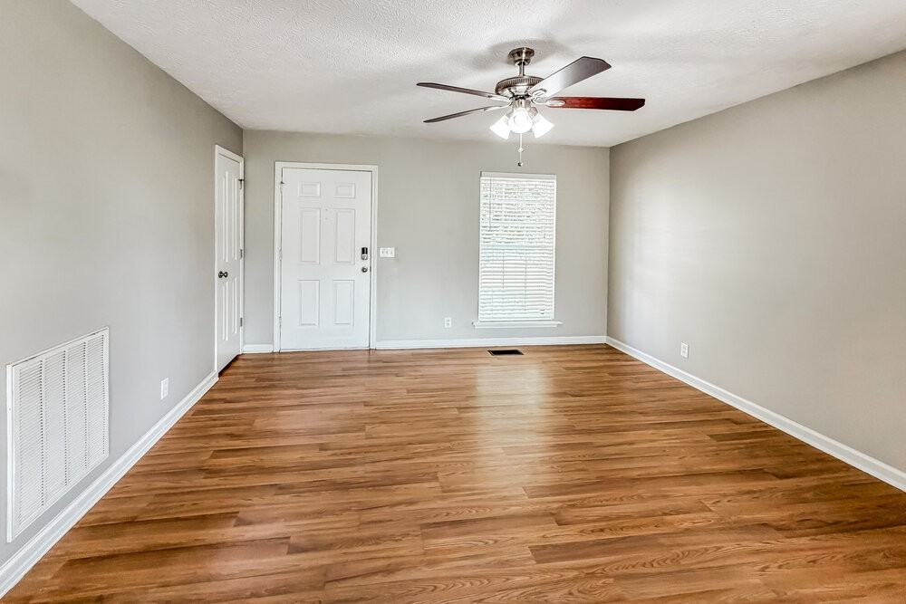 7835 Rainey Dr - Photo 5 of 17
