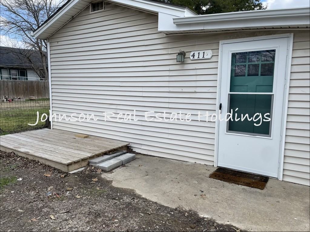 411 1/2 S Creek Ave - Photo 2 of 12