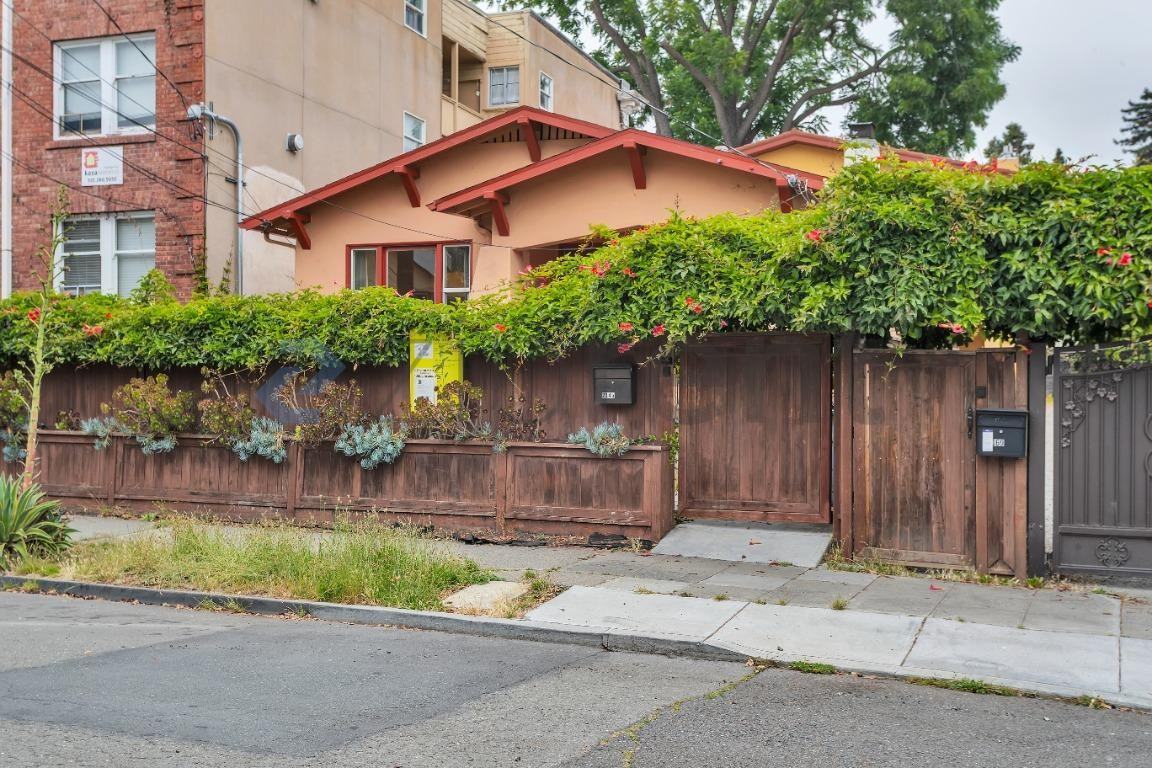 2145 Grant St - Photo 4 of 27