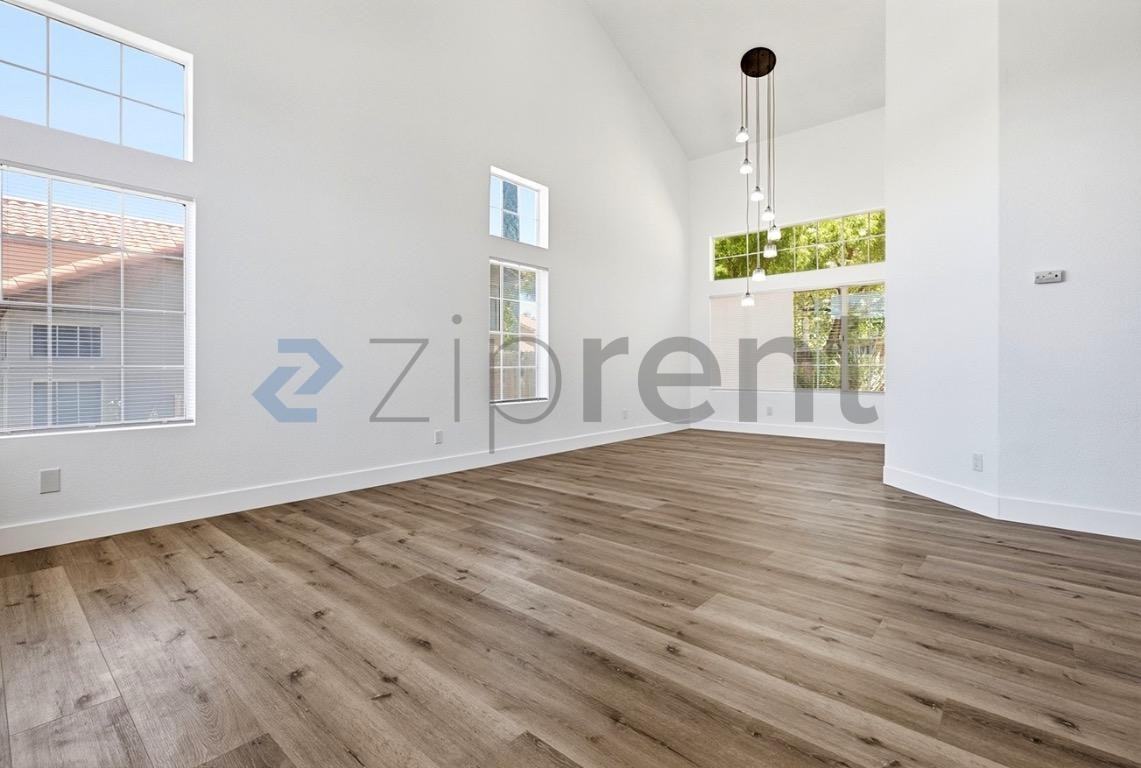 21484 Dickinson Rd - Photo 7 of 36