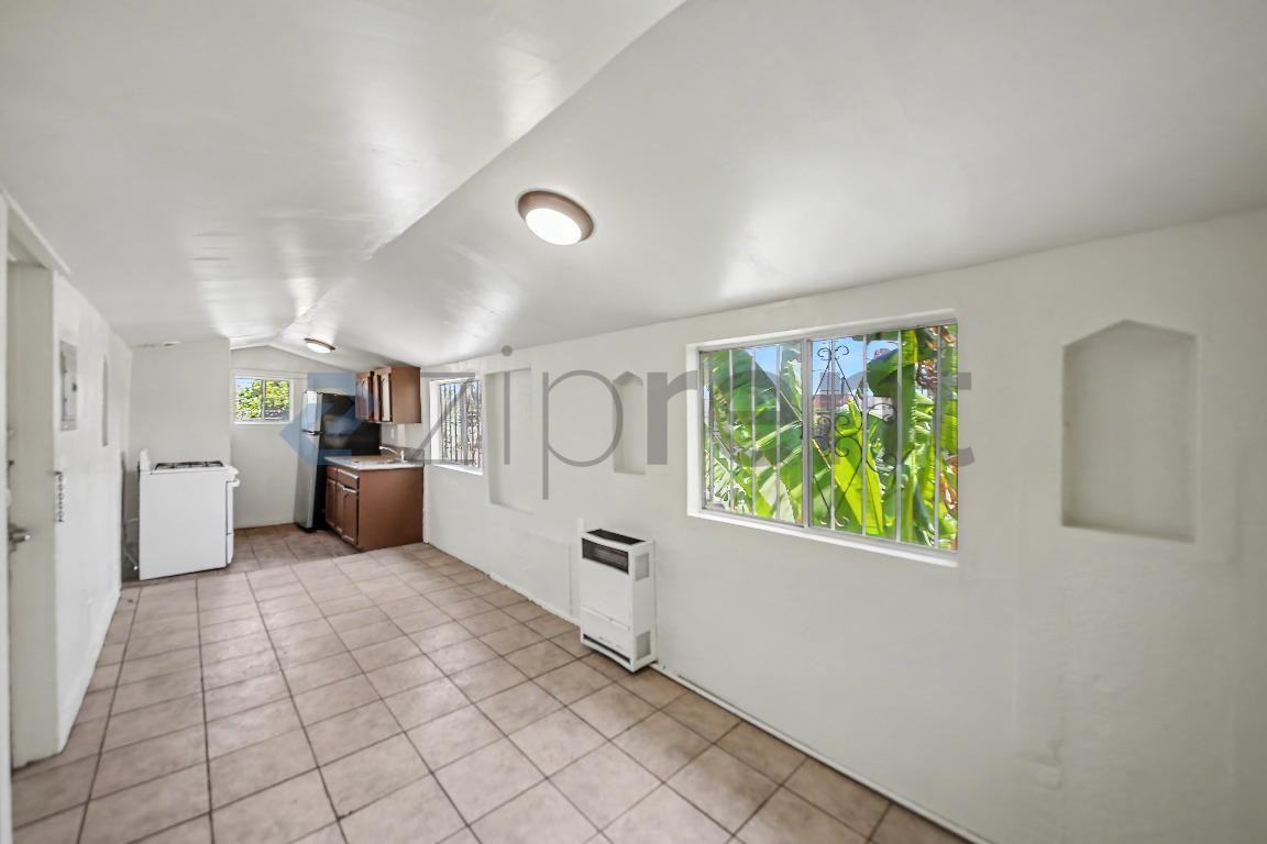 1251 E 59th Pl #B - Photo 5 of 13