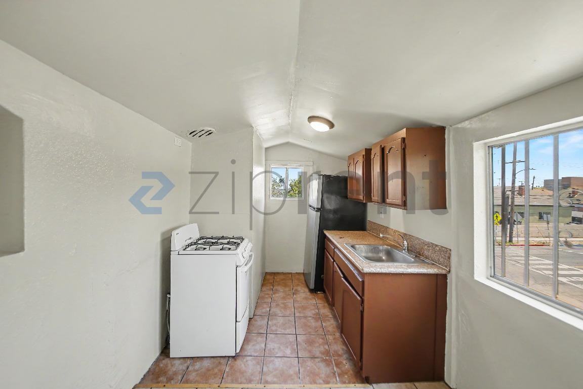 1251 E 59th Pl #B - Photo 6 of 13