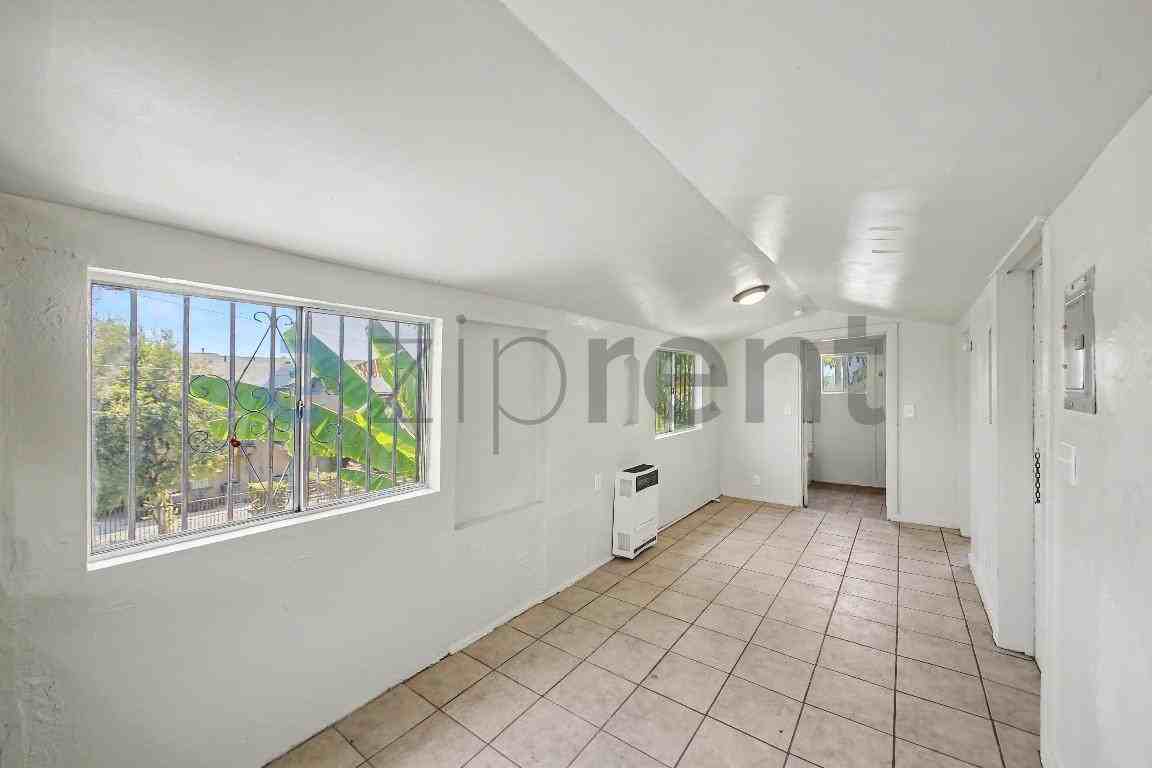 1251 E 59th Pl #B - Photo 7 of 13