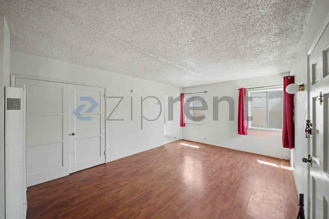 7027 Holmes Ave - Photo 4 of 12