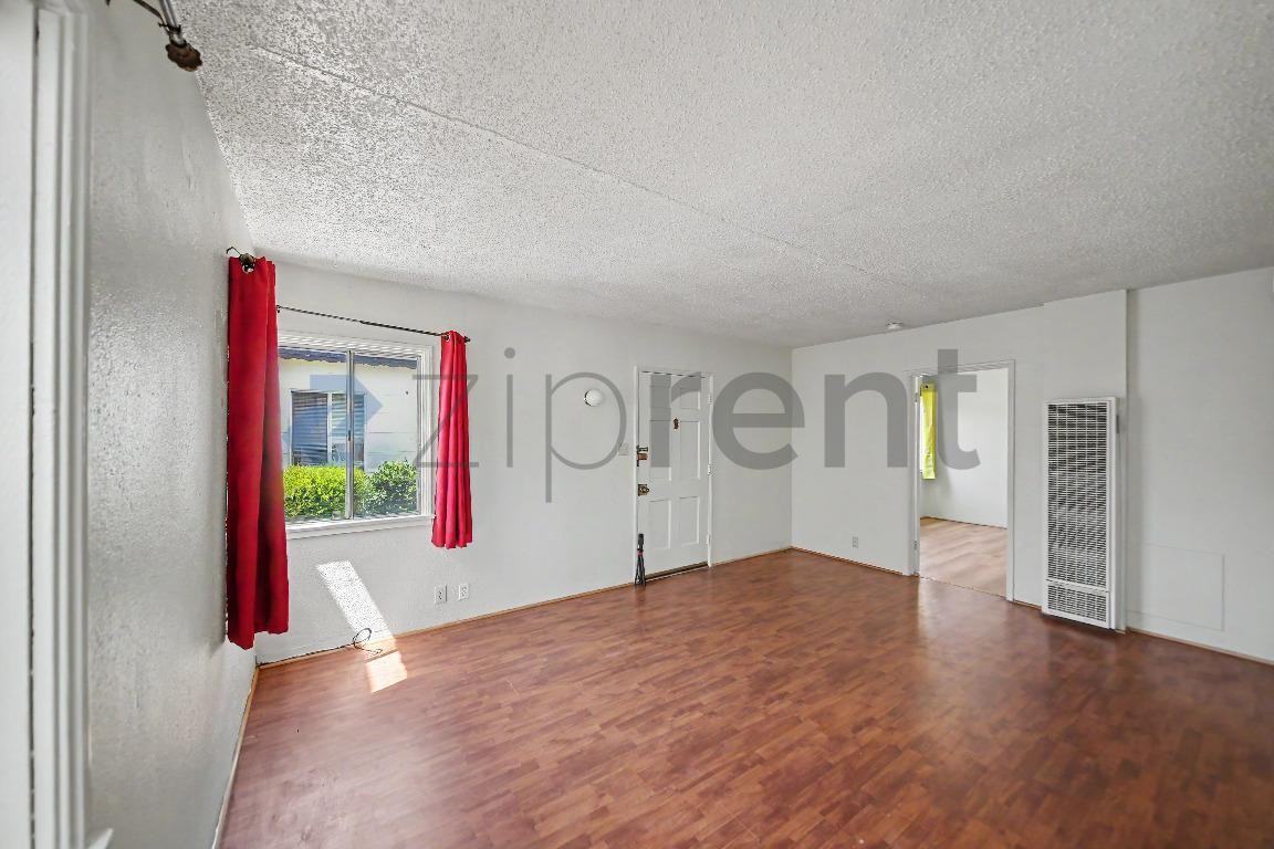 7027 Holmes Ave - Photo 5 of 12