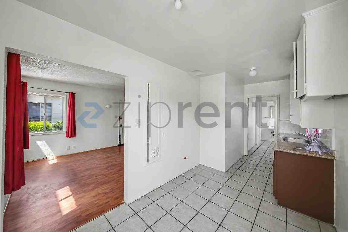 7027 Holmes Ave - Photo 6 of 12