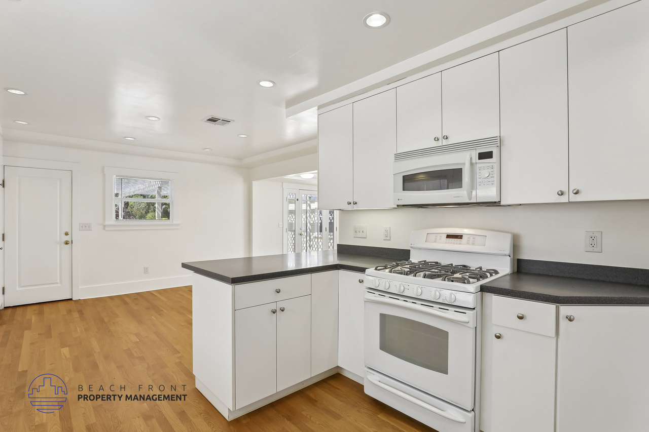 2810 E. 2nd St. - Photo 3 of 38