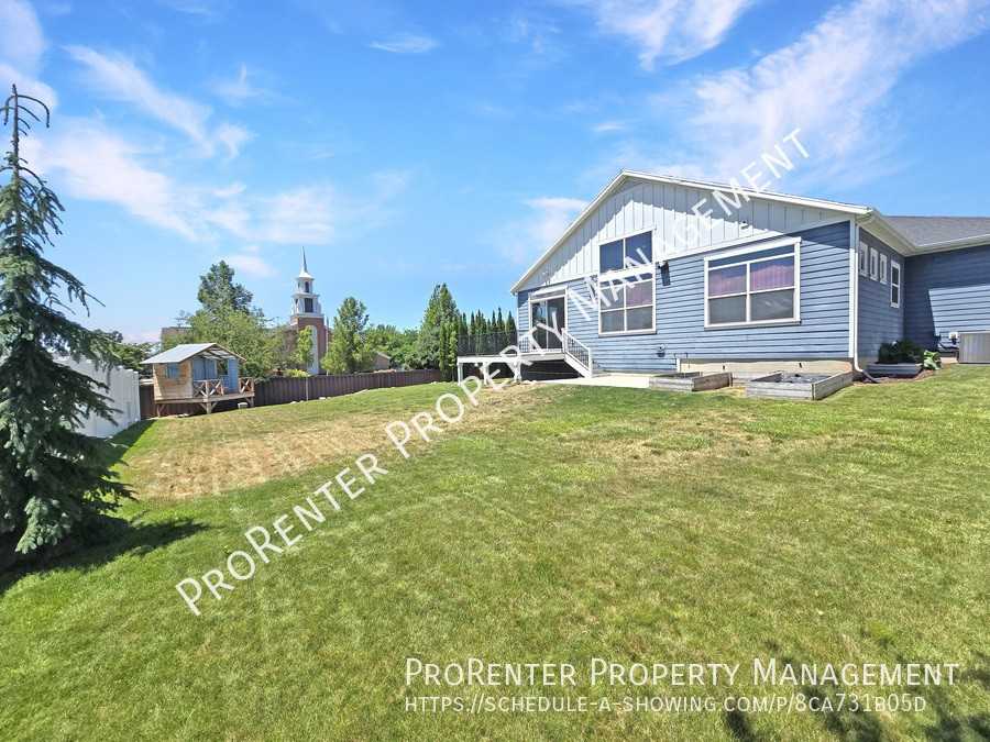 1308 E Maple Way - Photo 3 of 32