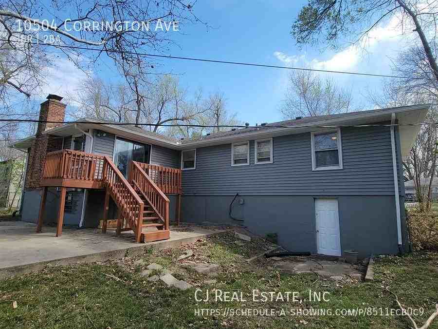 10504 Corrington Ave - Photo 2 of 12