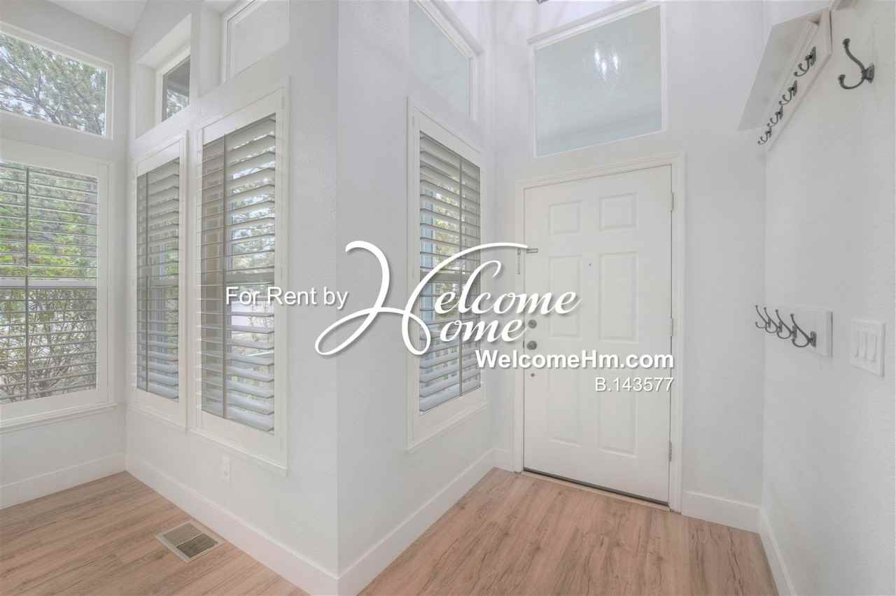 4698 Hampton Ln - Photo 4 of 39