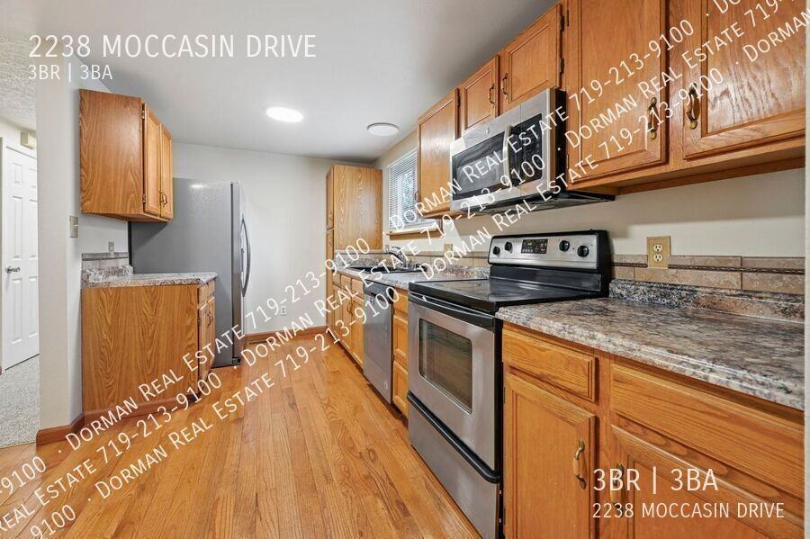 2238 Moccassin Dr - Photo 2 of 21