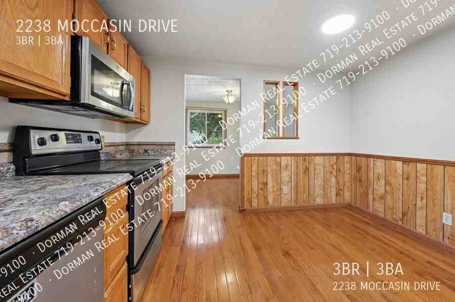 2238 Moccassin Dr - Photo 3 of 21