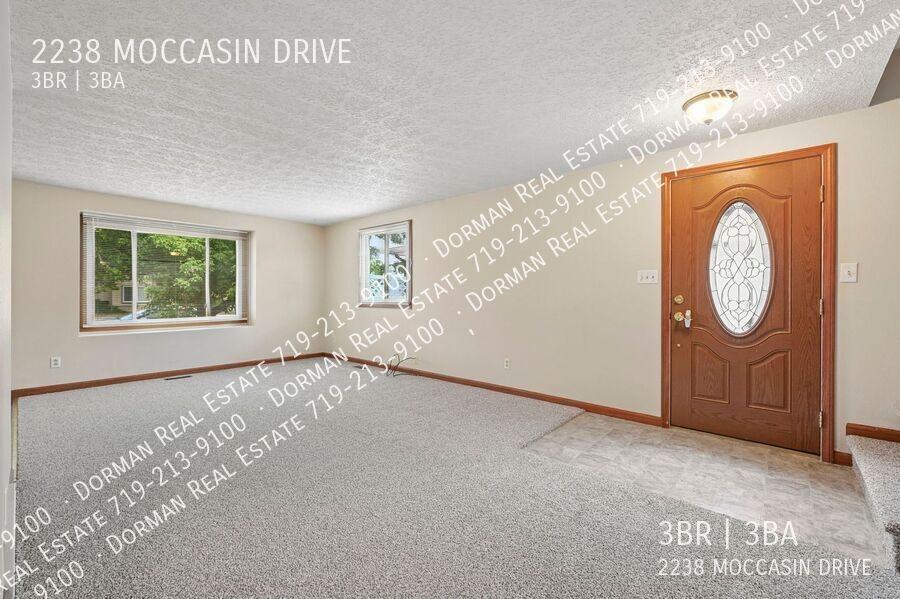 2238 Moccassin Dr - Photo 4 of 21