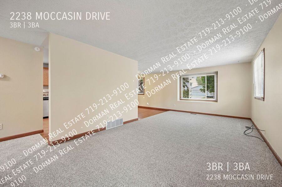 2238 Moccassin Dr - Photo 5 of 21