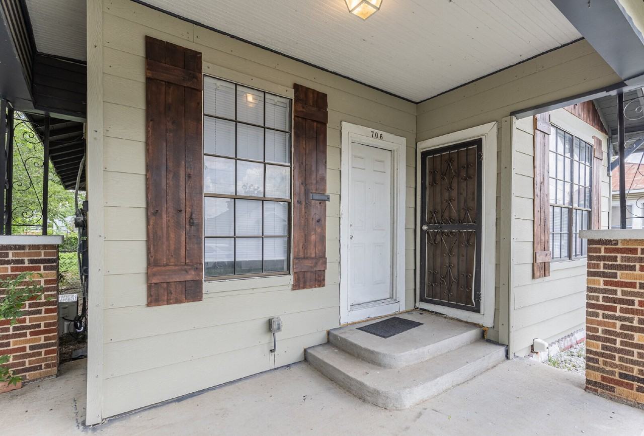 706 Canton - Photo 4 of 30
