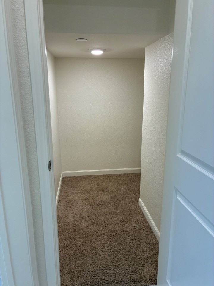149 Shafer Ave - Photo 5 of 38
