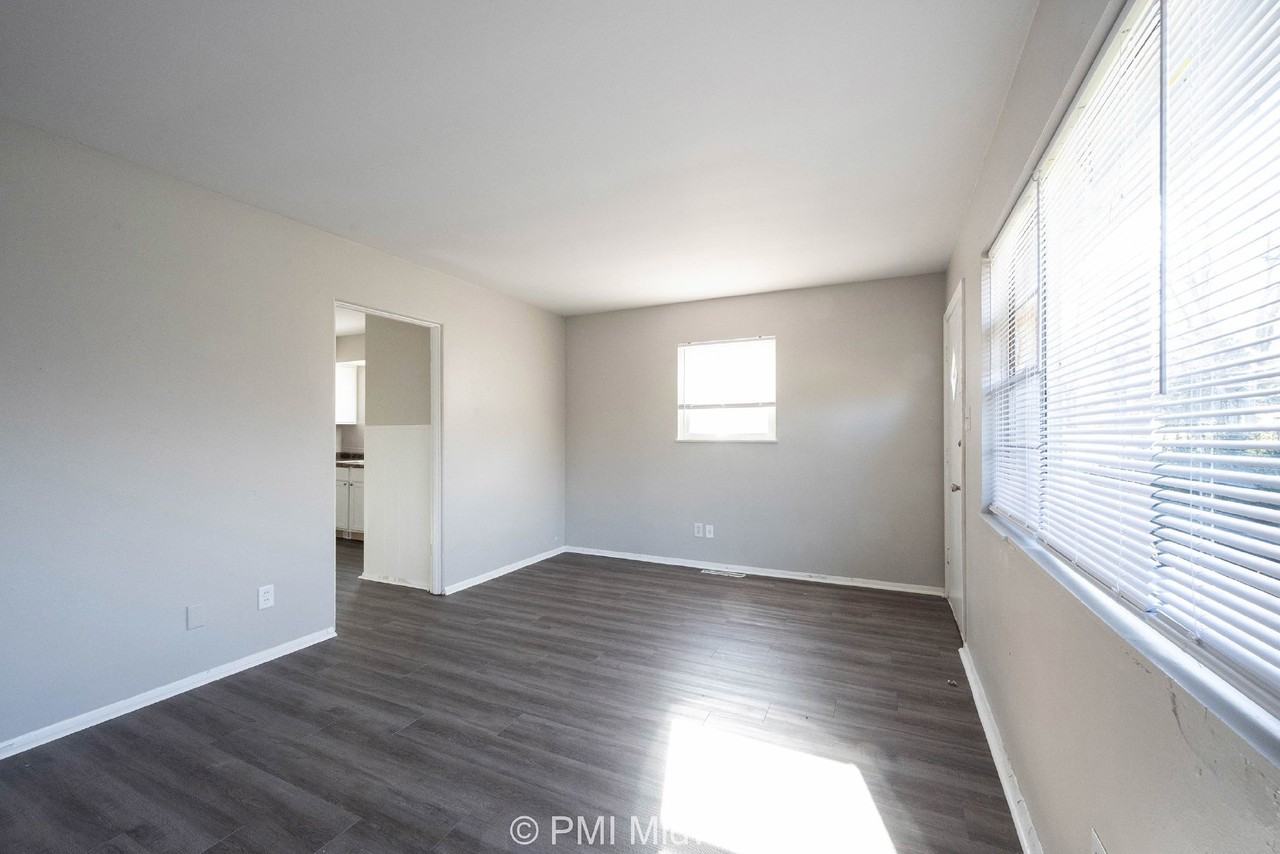 5843 Woodside Dr - Photo 3 of 24