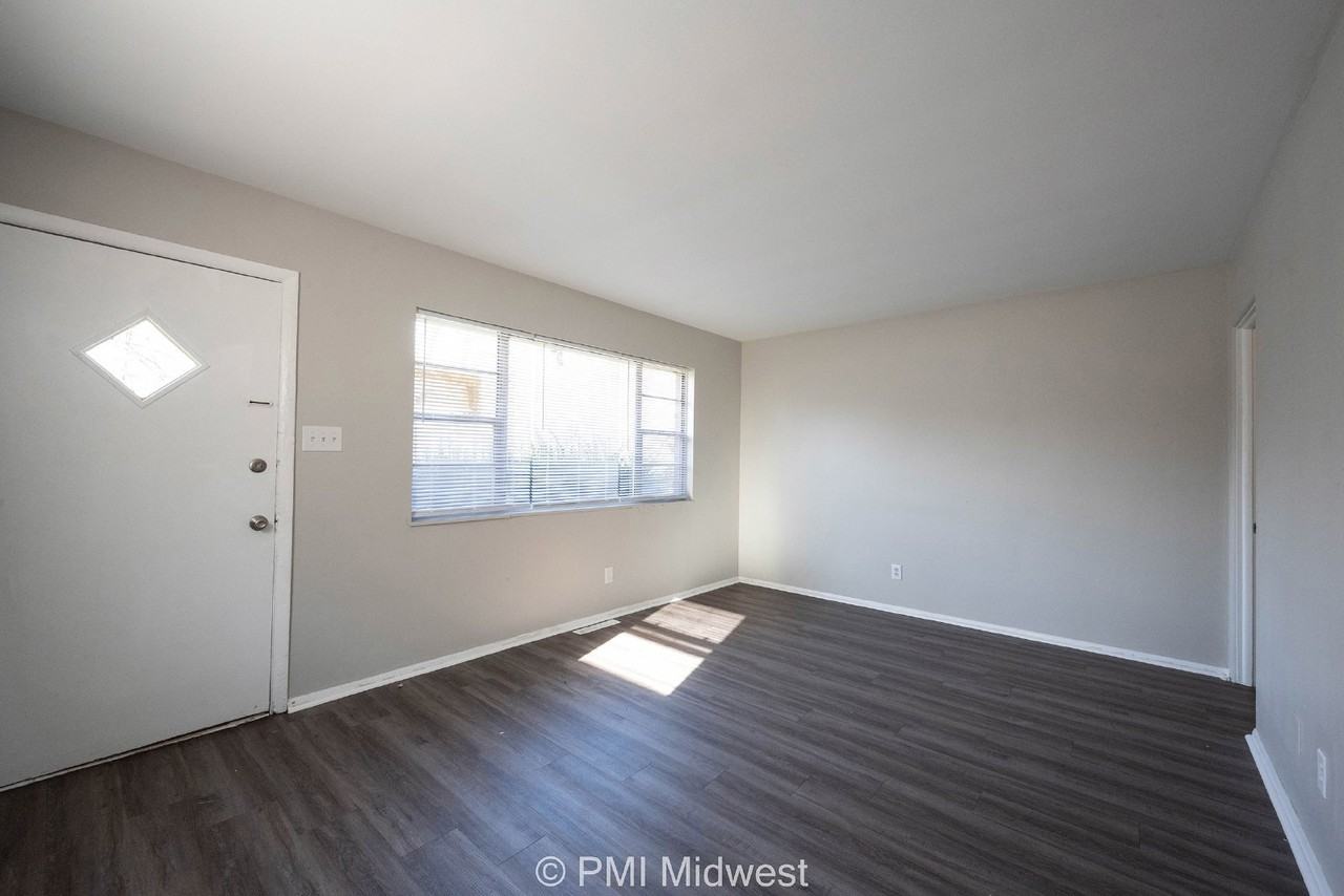 5843 Woodside Dr - Photo 4 of 24