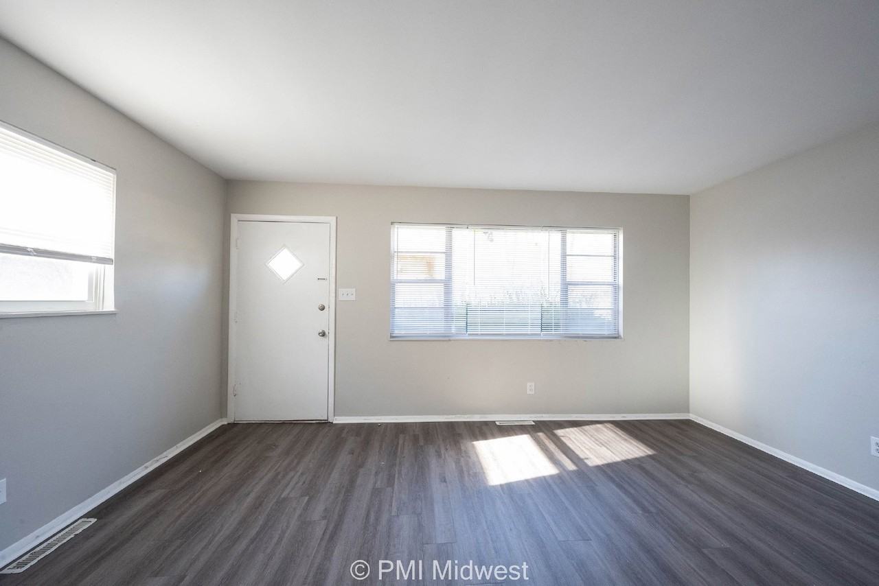 5843 Woodside Dr - Photo 6 of 24