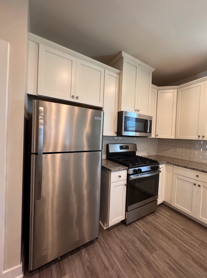 123 Roundtree Dr - Photo 2 of 13