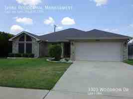 featured image of 3303 Woodrow Dr