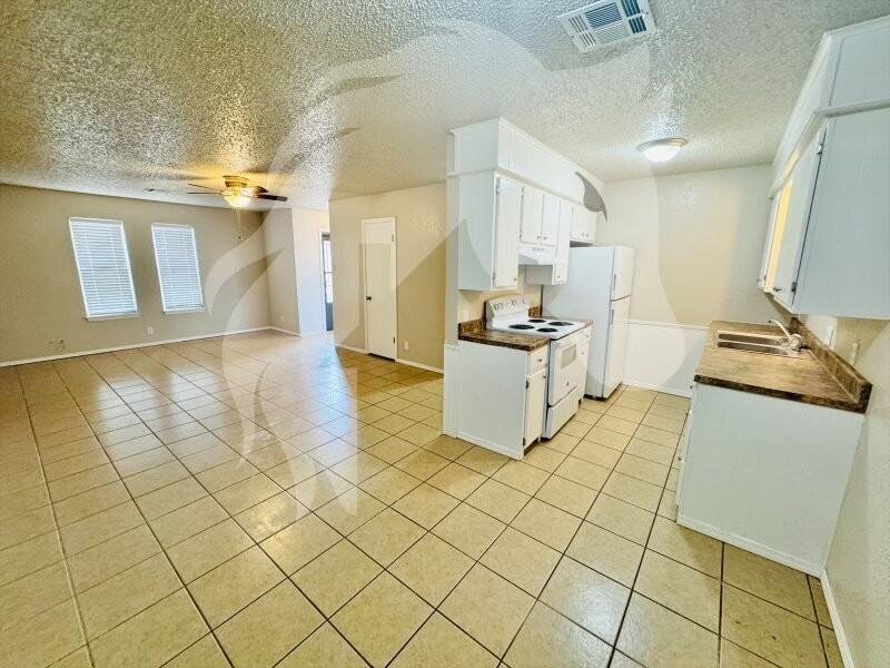 2505 Madison Ave - Photo 4 of 9