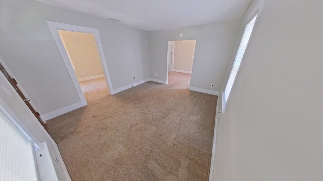 1325 Mohawk Ave - Photo 2 of 9