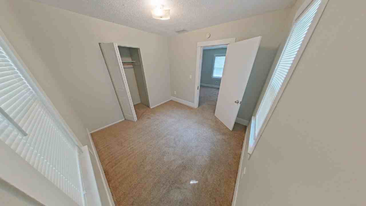 1325 Mohawk Ave - Photo 3 of 9