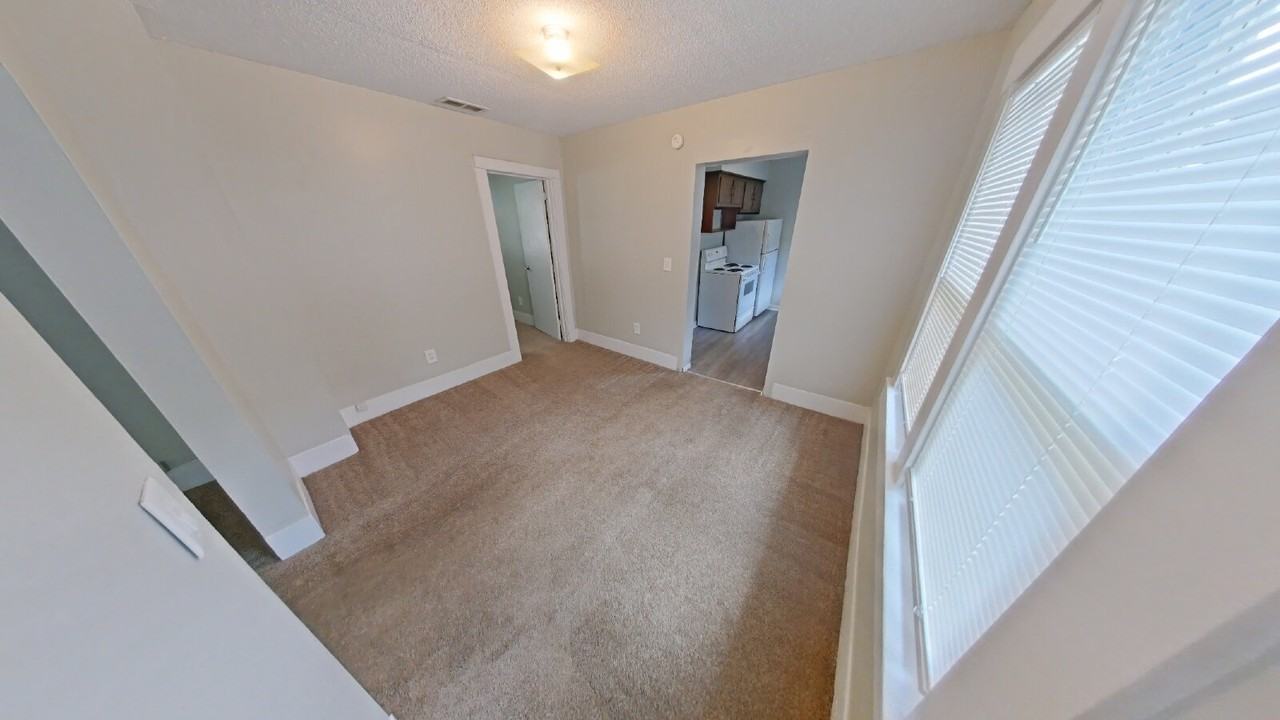 1325 Mohawk Ave - Photo 4 of 9