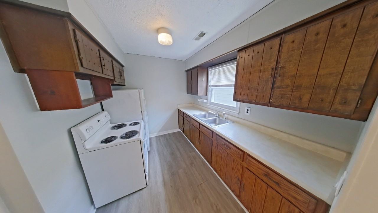 1325 Mohawk Ave - Photo 6 of 9