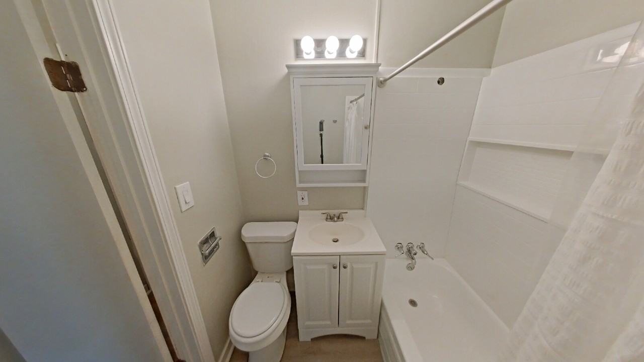 1325 Mohawk Ave - Photo 7 of 9