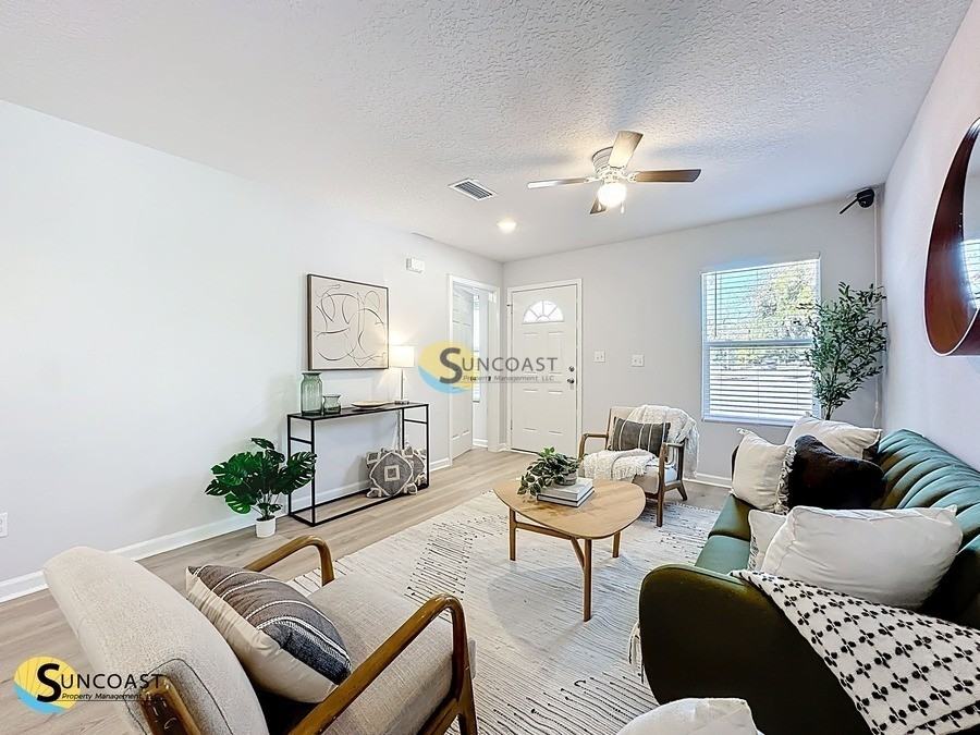 1336 W 30th St - Photo 4 of 25