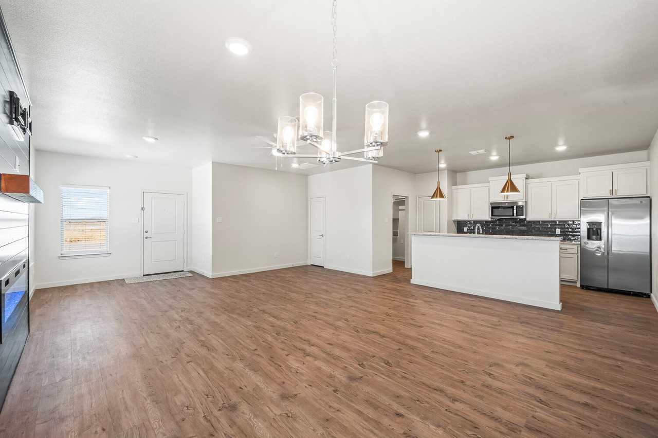 7051 40th St - Photo 5 of 18