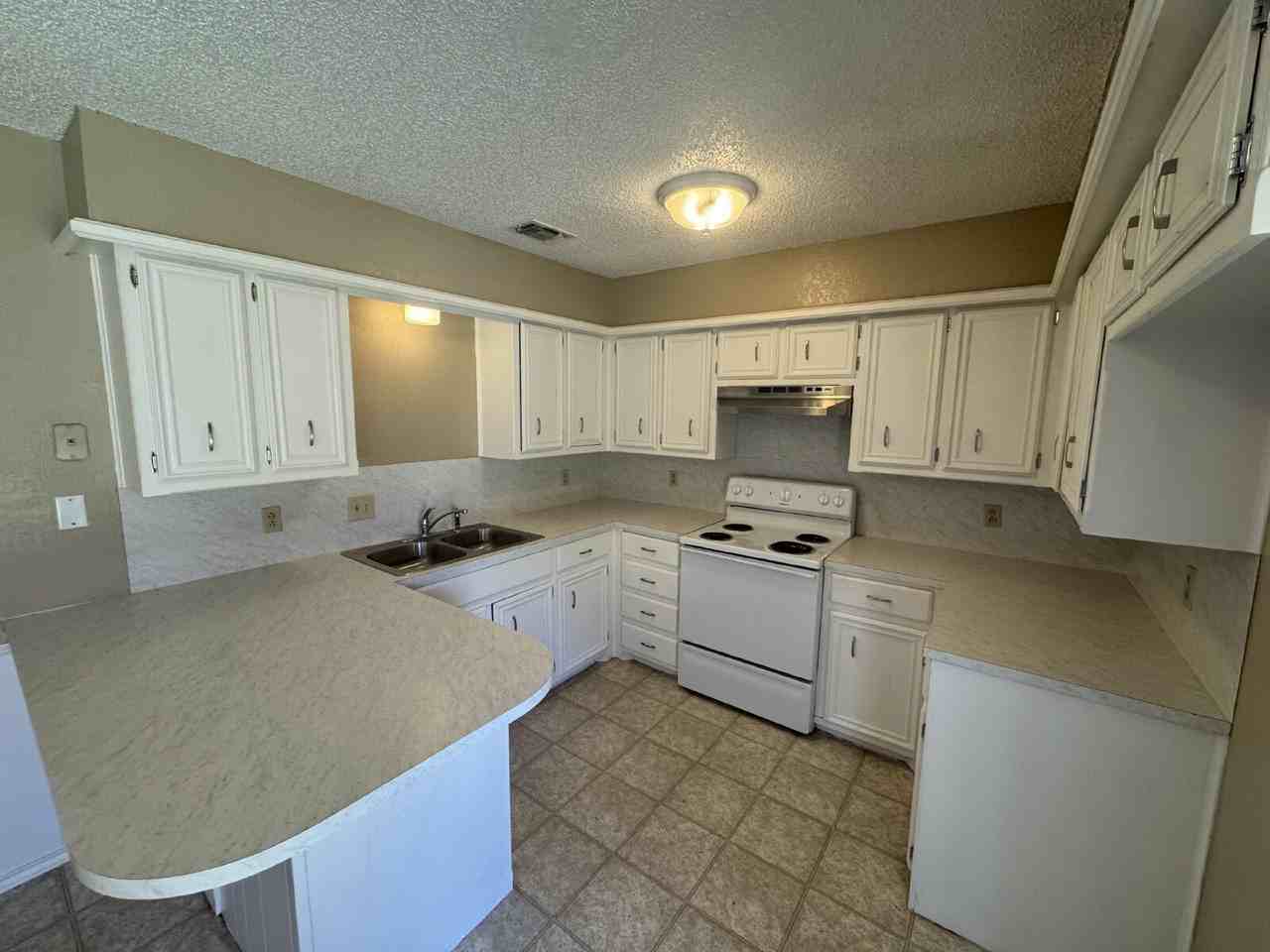 6806 4th Street-B - Photo 3 of 9